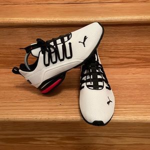 🌸PUMA Axelion Running Sneakers Size 7Y; Women’s 8.5